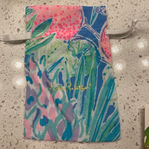 NWT Lilly Pulitzer Get Wild earrings in Razberry. - Picture 5 of 6